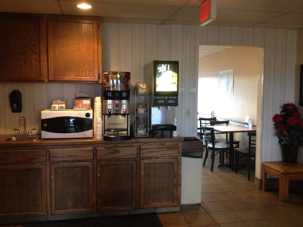 Travelodge By Wyndham Deer Lodge Montana Esterno foto