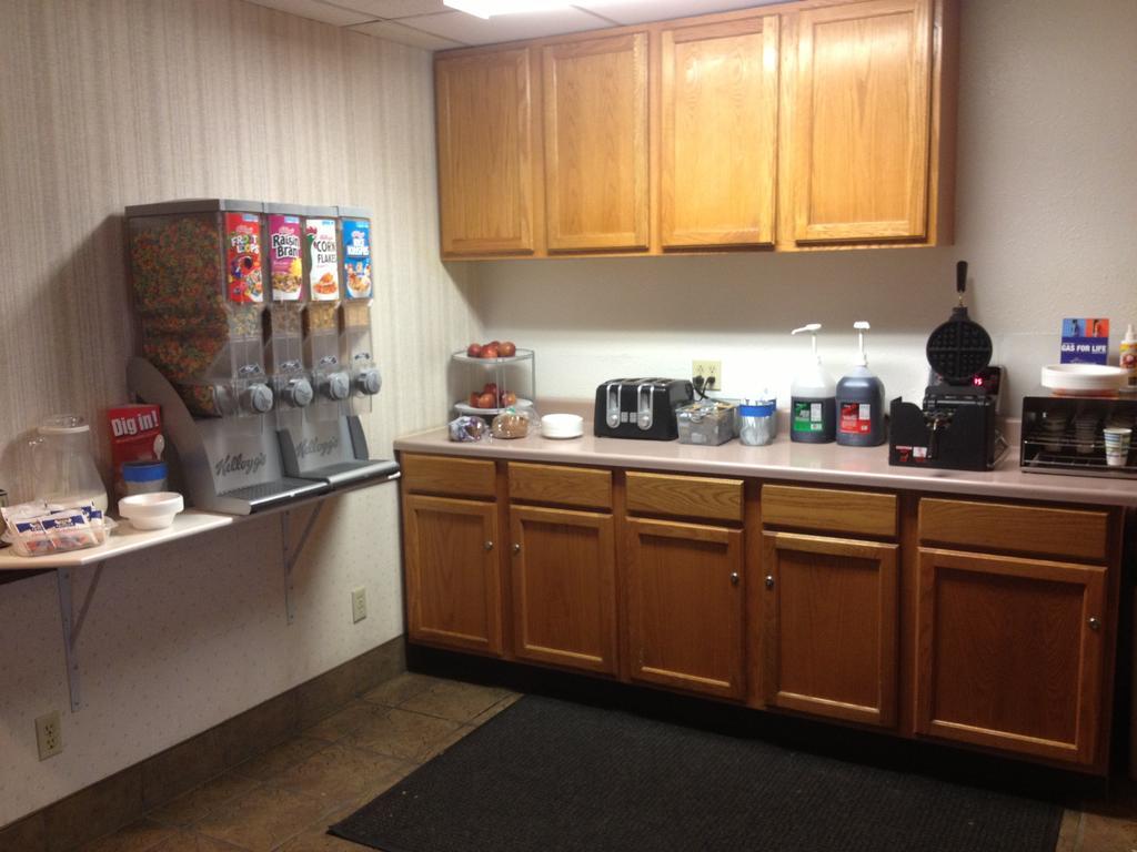 Travelodge By Wyndham Deer Lodge Montana Esterno foto